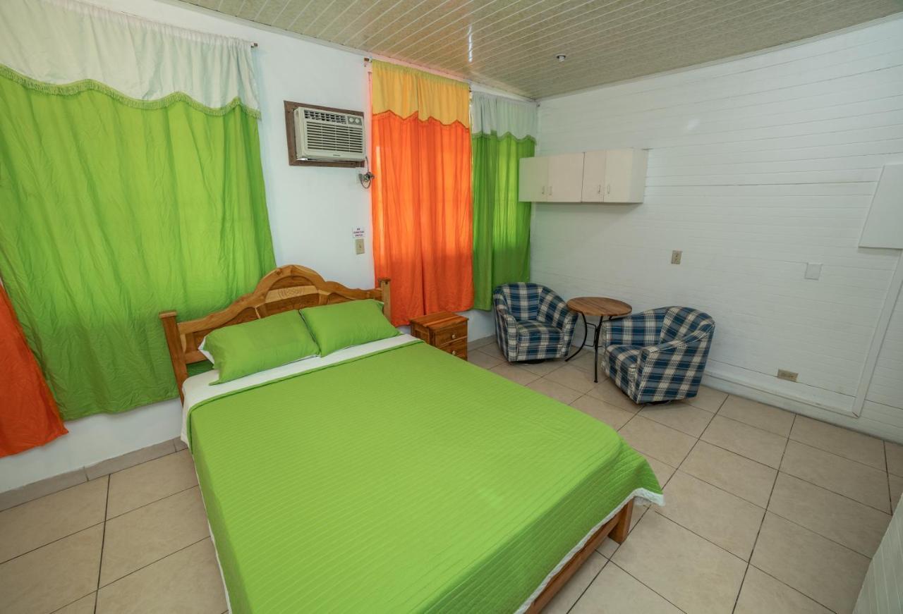 Hostal Amador Familiar Панама Сити Екстериор снимка
