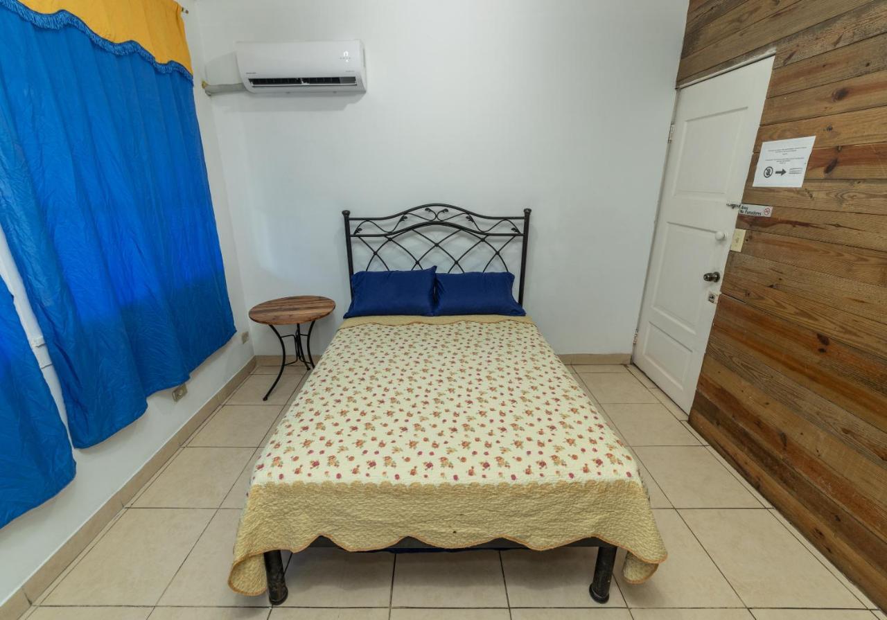 Hostal Amador Familiar Панама Сити Екстериор снимка
